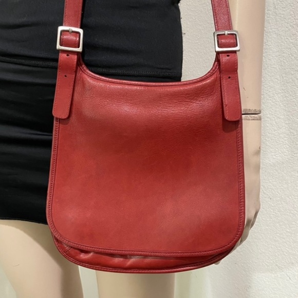 Vintage COACH 9131 Legacy Saddle Red Leather Flat Crossbody Shoulder Bag - Picture 1 of 16